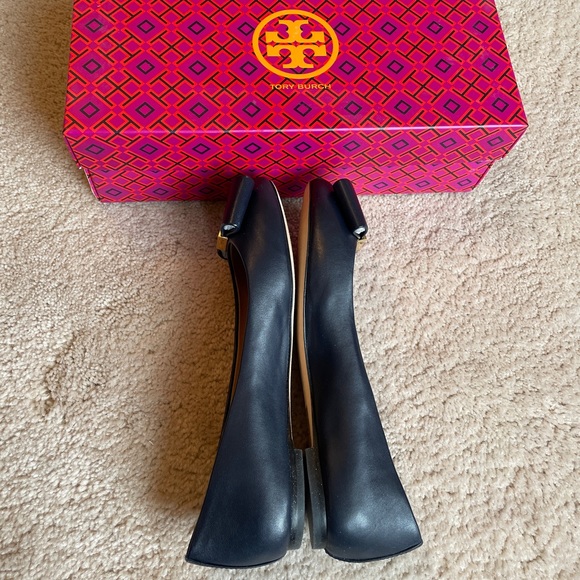 NWT TORY BURCH Chase Ballet-Nappa Navy Leather Flats Size 5.5 - Picture 3 of 8